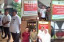 Foto Ist: Petugas Badan Pendapatan Daerah (Bapenda) Kabupaten Tangerang bersama Satpol PP melakukan pemasangan stiker peringatan pada sejumlah restoran di wilayah Kecamatan Kelapa Dua yang menunggak pajak daerah, sebagai bentuk penindakan administratif guna meningkatkan kepatuhan wajib pajak.