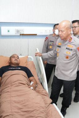 Kapolda Banten Turun Langsung Jenguk Bripda Fajar, Korban Penganiayaan Debt Collector Mulai Pulih Pasca Operasi
