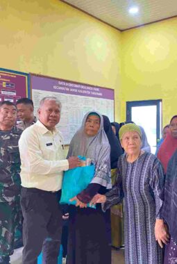 Janda di Desa Ancol Pasir Tersenyum, Koramil 06/Tigaraksa Salurkan Sembako dan Perkuat Kepedulian Sosial