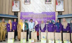 Bupati Tangerang Serahkan Bantuan Usaha, Puluhan Pelaku UMKM Dilatih Produksi Keripik Baby Crab