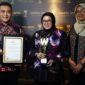 Foto Ist: Wakil Bupati Tangerang, Intan Nurul Hikmah, saat menerima penghargaan Pelopor Pendidikan Swasta Gratis Berkelanjutan dalam ajang Warta Kota Award 2026 di Gedung Menara Kompas, Jakarta Pusat.