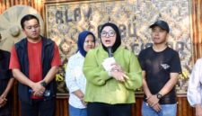 Foto Ist: Wakil Bupati Tangerang, Intan Nurul Hikmah, saat memberikan sambutan dalam kunjungannya ke Pasar Rakyat Alam Bambu Ciakar, Kecamatan Panongan.
