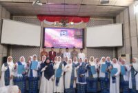 Foto Ist: Camat Kelapa Dua, Dadang Sudrajat, S.Sos., MM., M.Si. (tengah, mengenakan seragam dinas putih) berfoto bersama Ketua BKMT Kabupaten Tangerang Ustadzah Iroh, perwakilan unsur Muspika, serta jajaran pengurus Pengurus Cabang Badan Kontak Majelis Taklim (BKMT) Kecamatan Kelapa Dua Masa Bakti 2026–2031 usai prosesi pelantikan yang berlangsung di Aula Kantor Kecamatan Kelapa Dua, Kabupaten Tangerang, Rabu (29/7/2026).